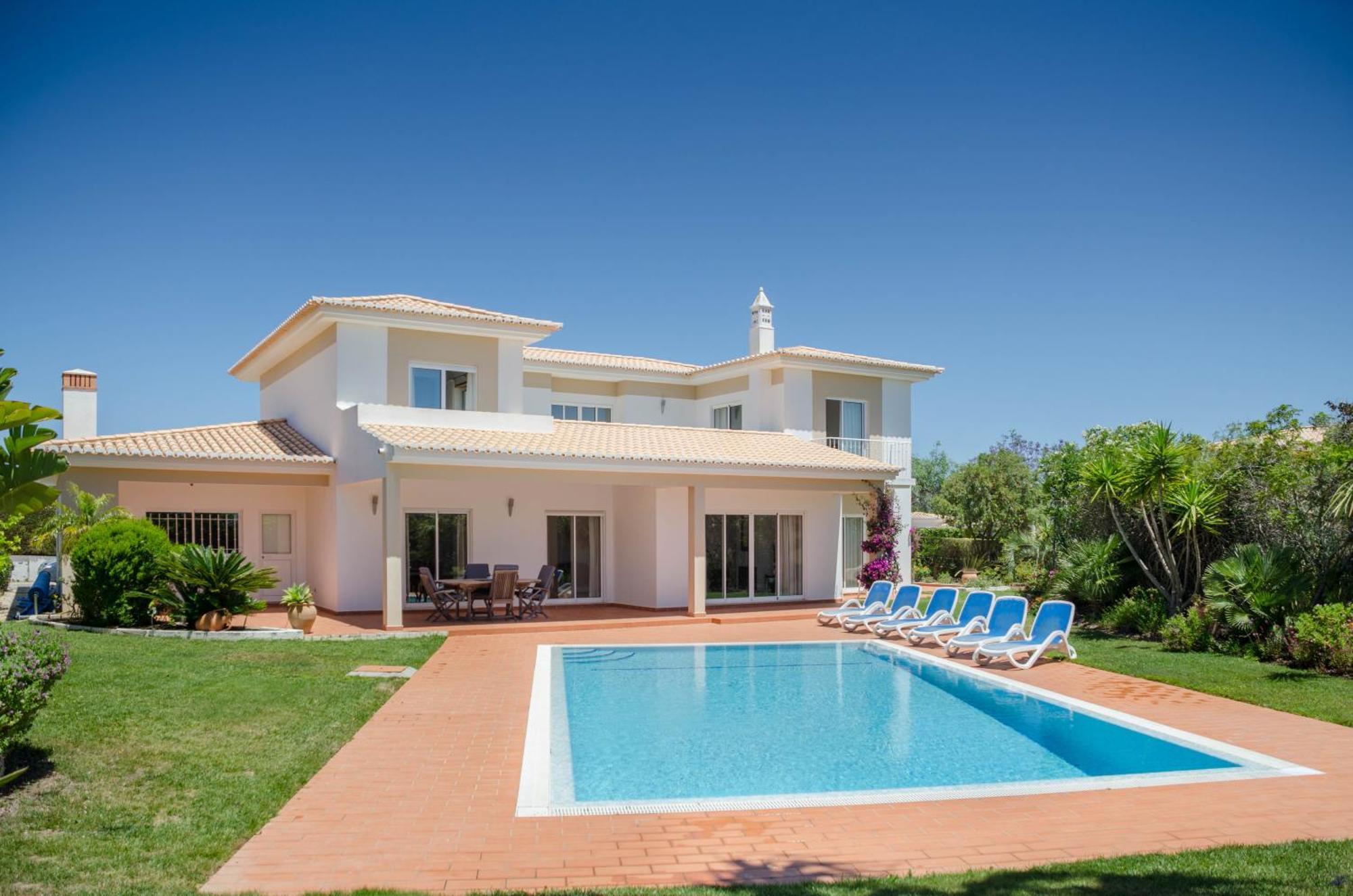 Villa Montanha, Luxury Coastal Villa, With Swimming Pool, Loungers And Alfresco Dining, 10 Min Walk To The Beautiful Praia Da Luz Beach, Shops, Bars And Restaurants! Ngoại thất bức ảnh
